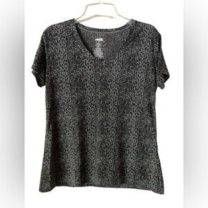 Lightweight black leopard-print T with subtle vertical stripe (slimming) pattern